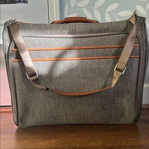 Tweed Hartmann garment bag